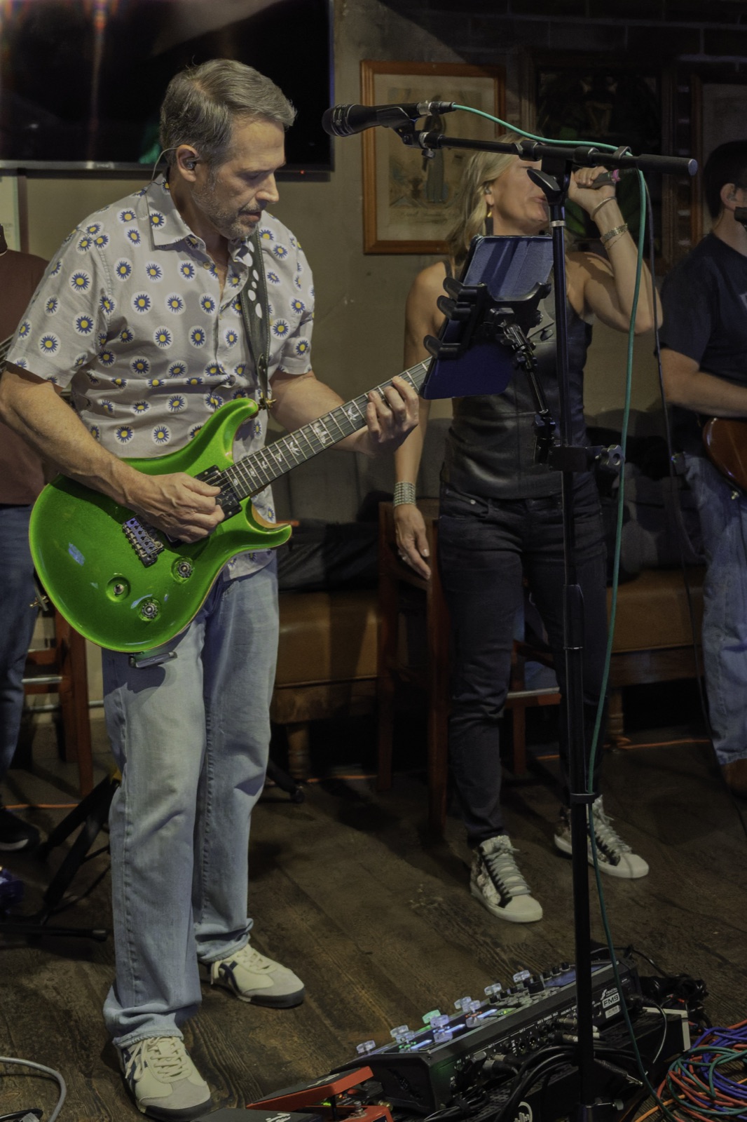 Hall Pass singer at the mic at Muldoon's