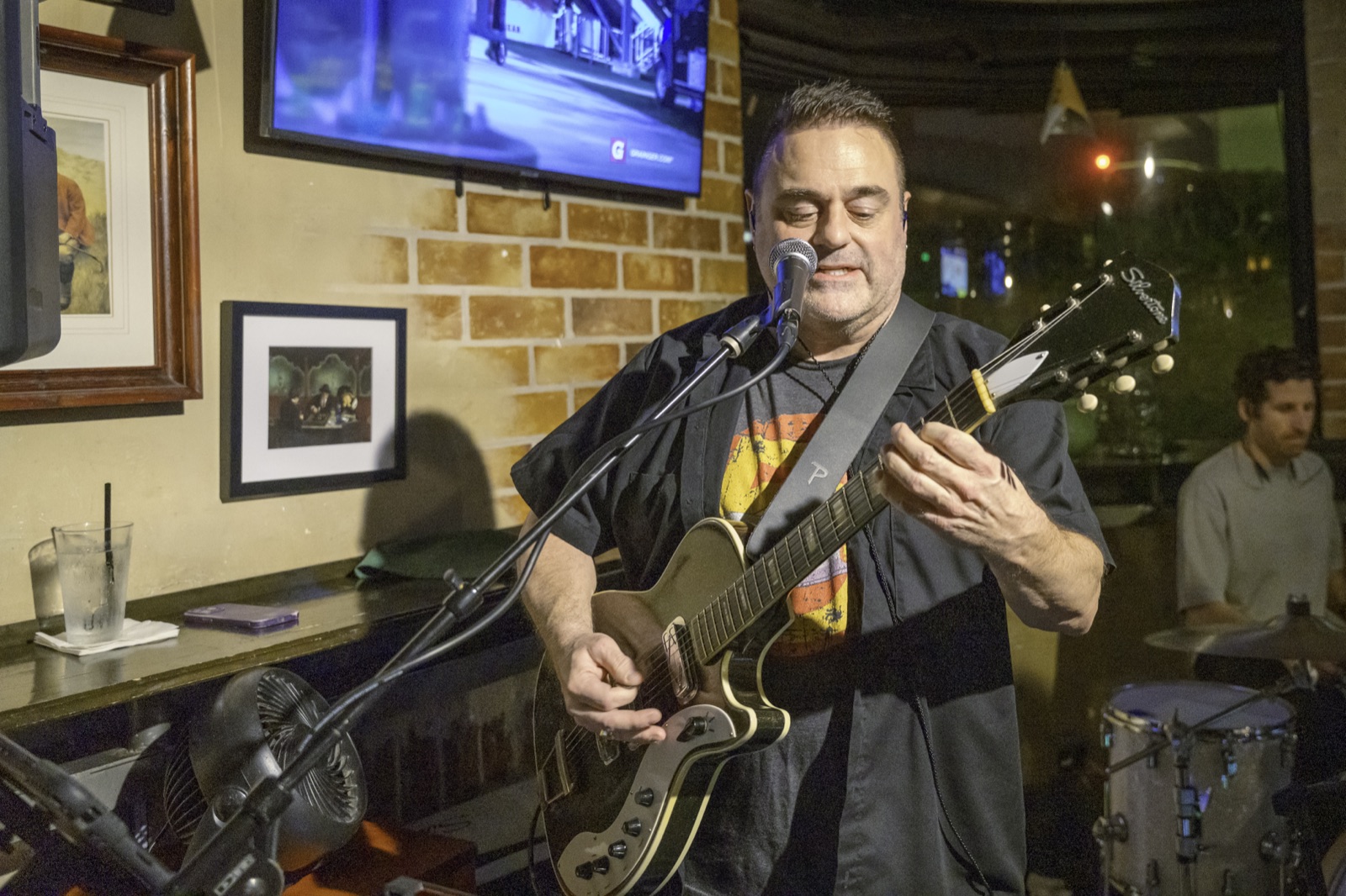 Hall Pass guitarist mid-song at Muldoon's